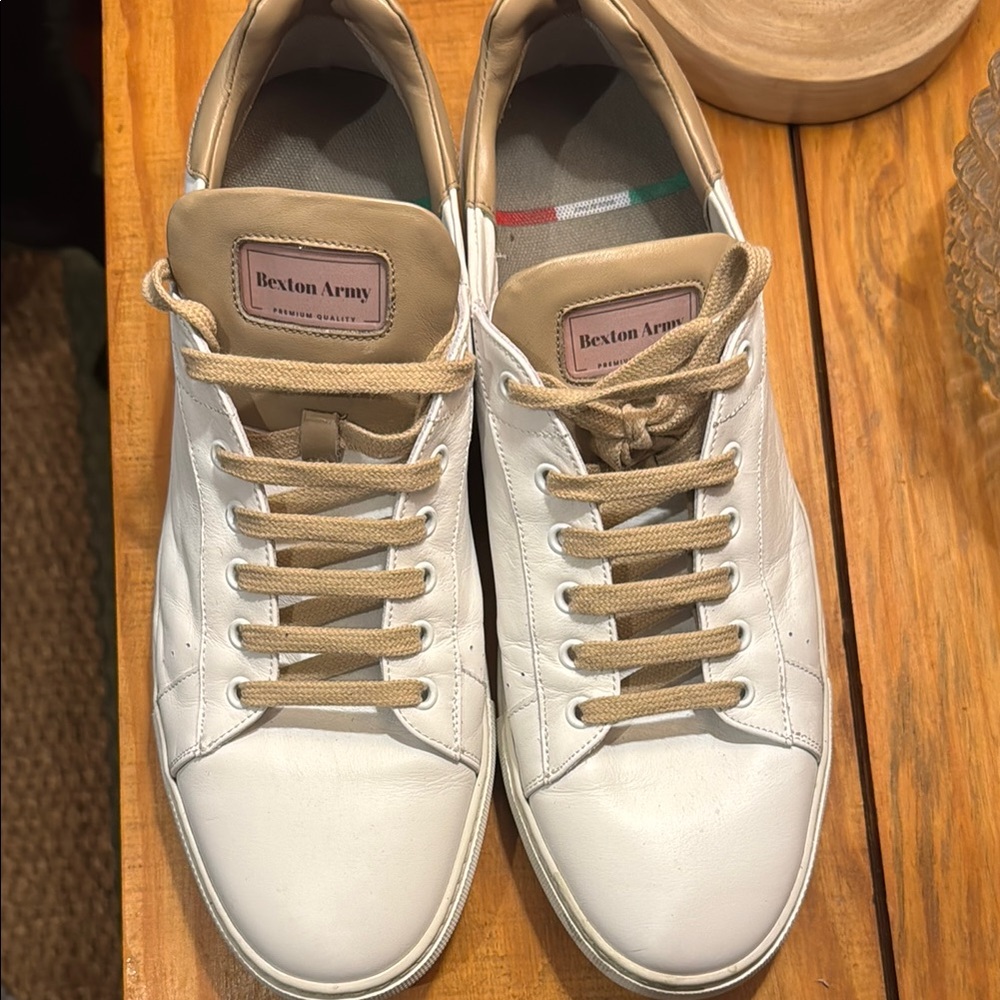 Italian leather BEXTON ARMY White and Tan Casual men’s shoes. Worn once